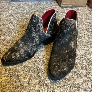 Ladies NEVER WORN hair on ankle boots